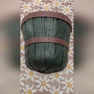 1989 Home Interiors Plastic Bushel Basket Wall Pocket Planter Green